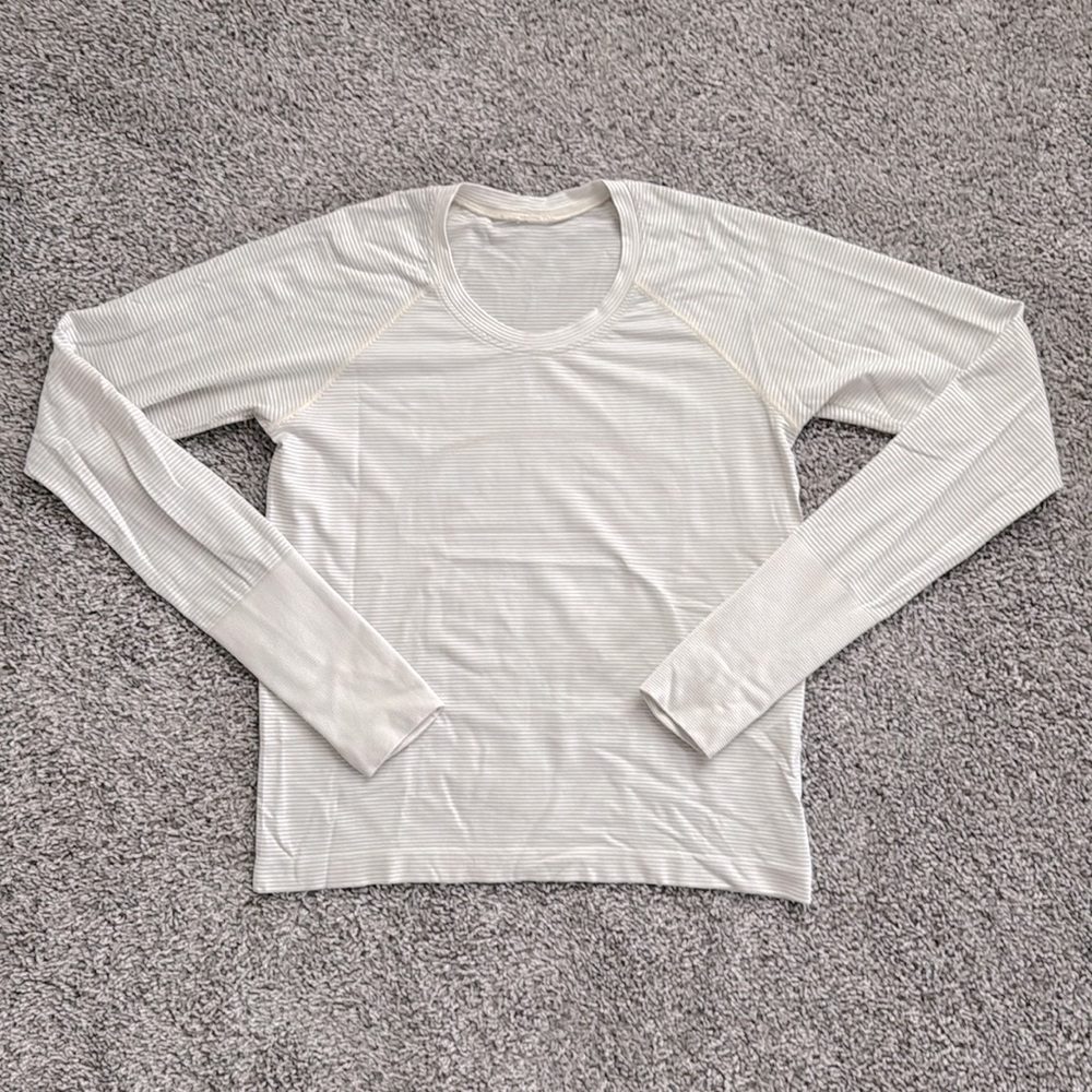 Lululemon swiftly waist-length longsleeve shirt, size 6, like new!